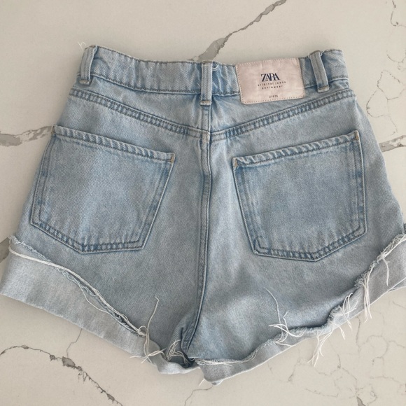 🔥SOLD🔥 Zara Jean shorts - Picture 2 of 3